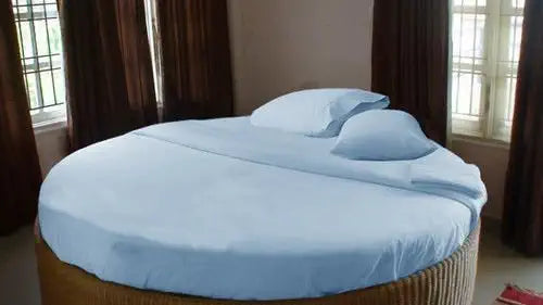 Elastic all around the fitted sheets