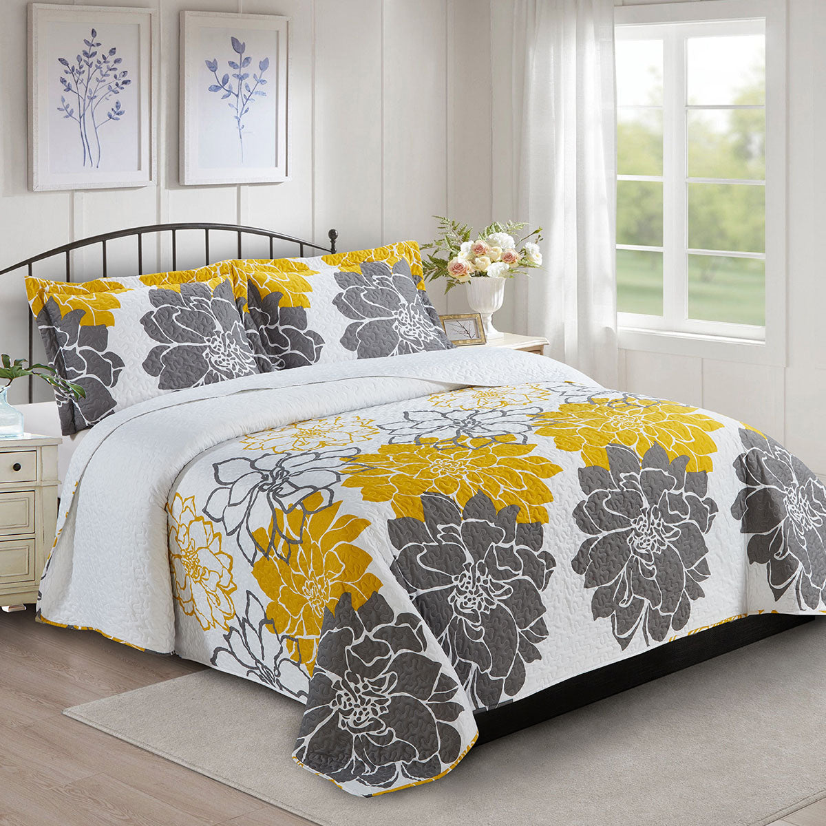 Helena Gold Reversible Oversize Quilt / Bedspread Set