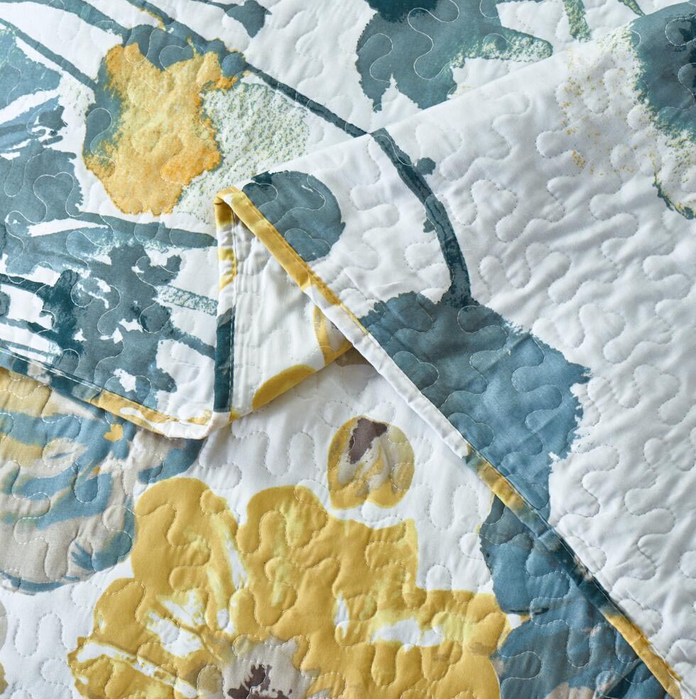 Leahanna Oversize Quilt / Bedspread Set