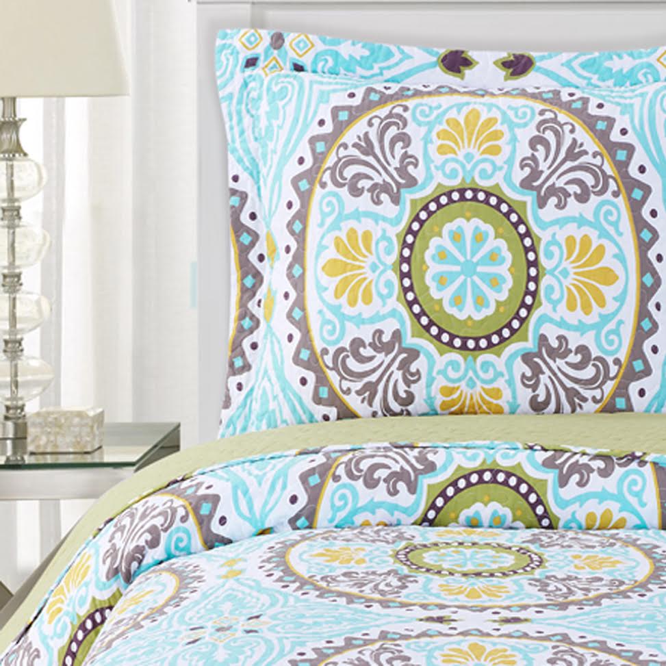 Nyah Reversible Floral Printed Quilt Set