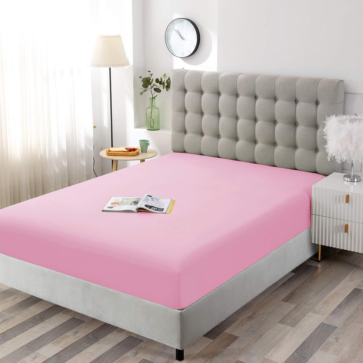 Experience luxurious comfort with a pink solid fitted sheet crafted from 100% Egyptian cotton, featuring a secure zipper closure for a smooth, snug fit.